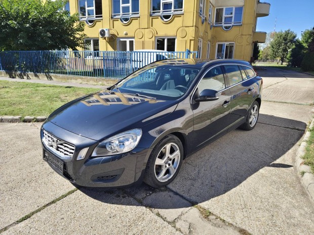 Volvo V60 2.0 D [D4] Momentum